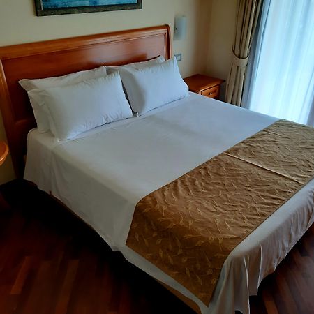 Domina Borgo Degli Ulivi - Garda Lake Gardone Riviera Buitenkant foto