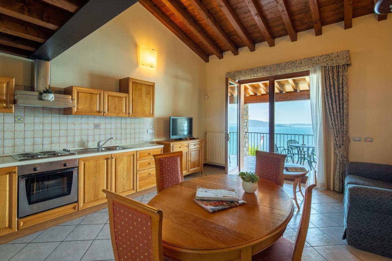 Domina Borgo Degli Ulivi - Garda Lake Gardone Riviera Buitenkant foto