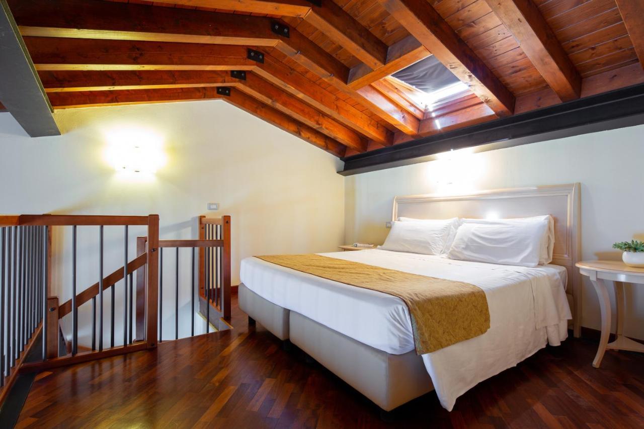 Domina Borgo Degli Ulivi - Garda Lake Gardone Riviera Buitenkant foto