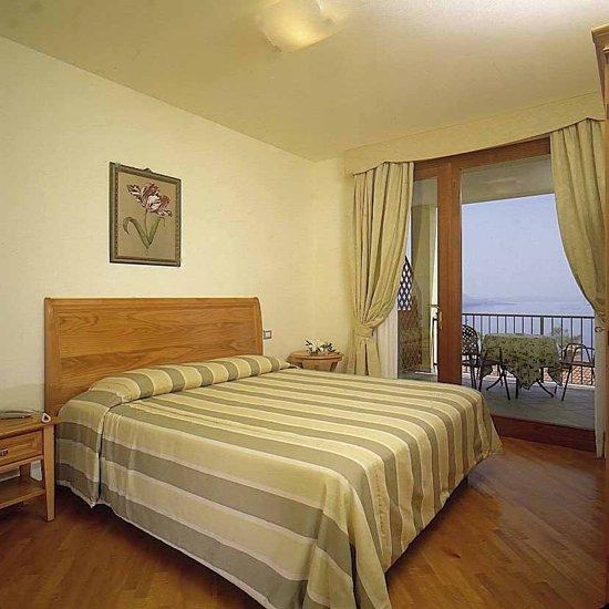 Domina Borgo Degli Ulivi - Garda Lake Gardone Riviera Buitenkant foto