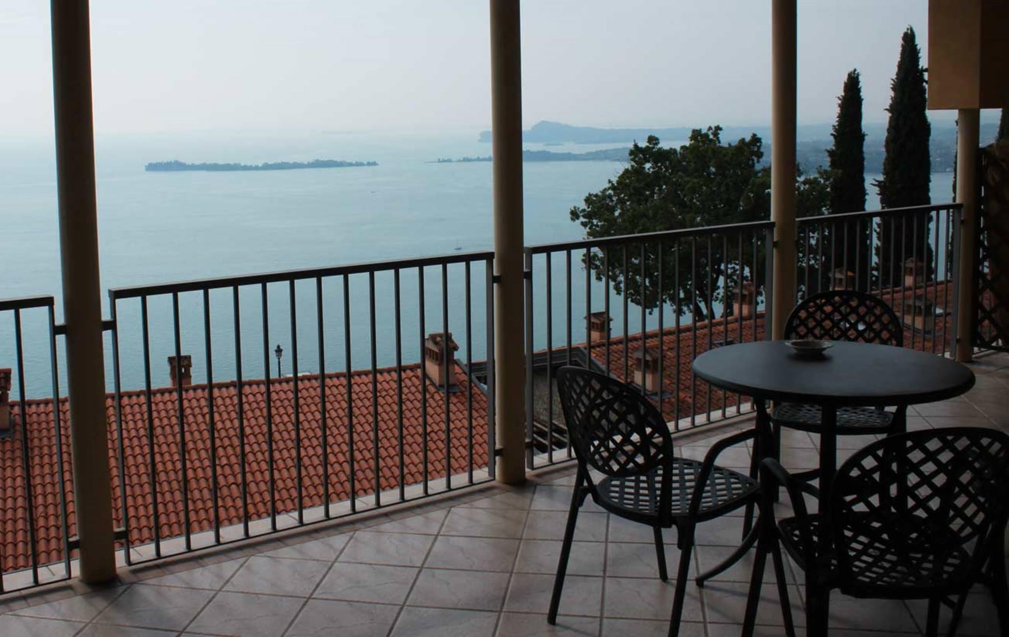 Domina Borgo Degli Ulivi - Garda Lake Gardone Riviera Buitenkant foto